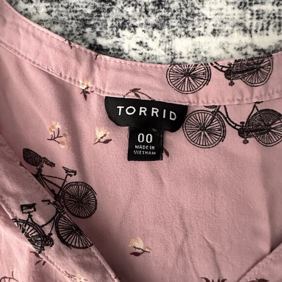 Torrid Size 00 Pink Bicycle Print V-Neck Button Front Tunic Blouse Short Sleeve - Picture 8 of 12